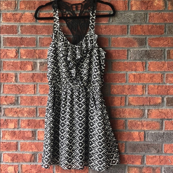 Speechless Dresses & Skirts - Speechless Black & White Dress with Pockets